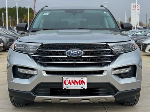 Used 2024 Ford Explorer XLT w/ Equipment Group 202A RWD image 4