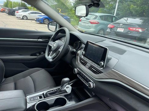 Used 2023 Nissan Altima 2.5 SV AWD/4WD image 2