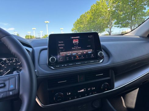Used 2025 Nissan Rogue SV AWD/4WD image 21