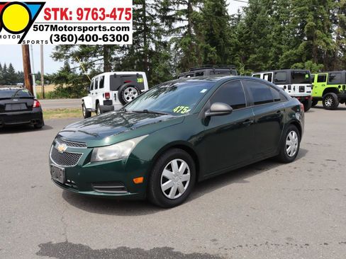 Used 2014 Chevrolet Cruze LS FWD image 2