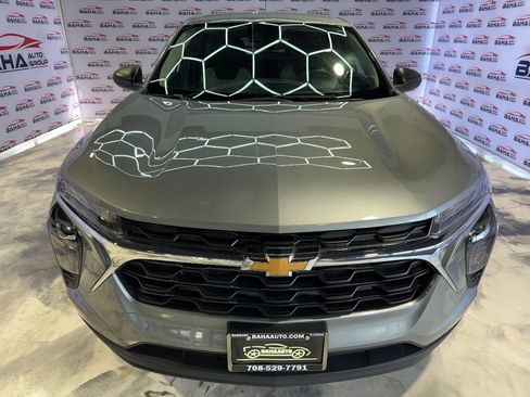 Used 2024 Chevrolet Trax LS w/ Driver Confidence Package FWD image 4
