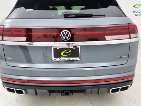 Used 2025 Volkswagen Atlas Cross Sport SEL Premium R-Line image 12