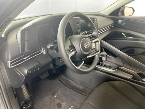 Used 2023 Hyundai Elantra SEL FWD image 9
