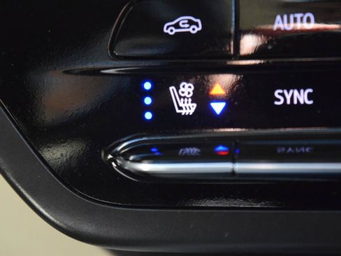 Used 2021 Buick Envision Avenir AWD/4WD image 34