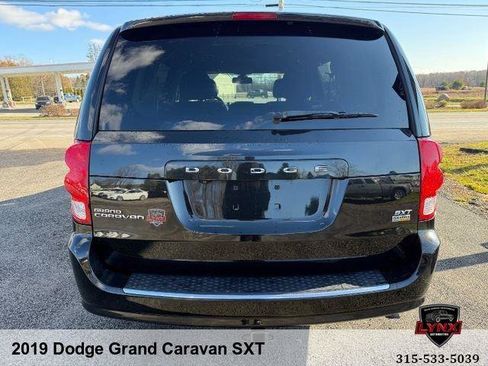 Used 2019 Dodge Grand Caravan SXT image 4