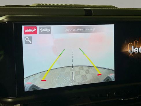 Used 2025 Jeep Gladiator Rubicon w/ Convenience Group image 13