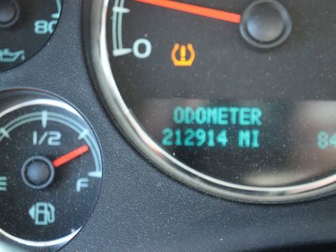 Used 2010 Chevrolet Suburban LT AWD/4WD image 11