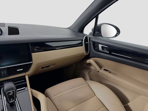 Certified 2019 Porsche Cayenne AWD/4WD image 25