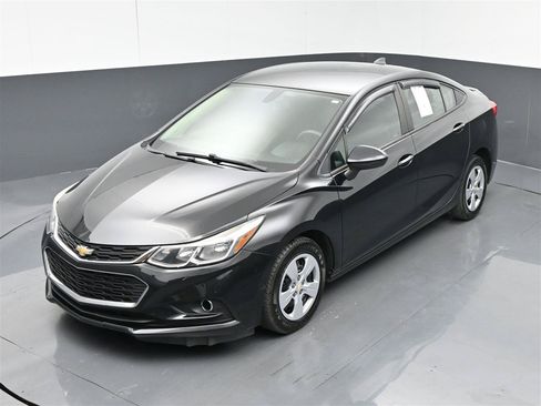 Used 2018 Chevrolet Cruze LS FWD image 21