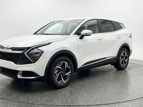 Used 2025 Kia Sportage LX image 3