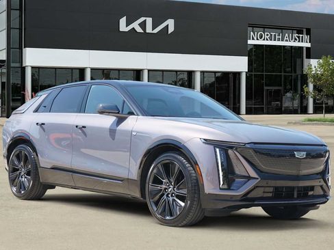 Used 2024 Cadillac Lyriq Sport AWD/4WD image 7