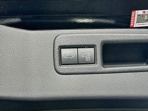 Used 2022 Toyota Venza XLE AWD/4WD image 27