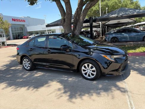 Used 2025 Toyota Corolla LE FWD image 11