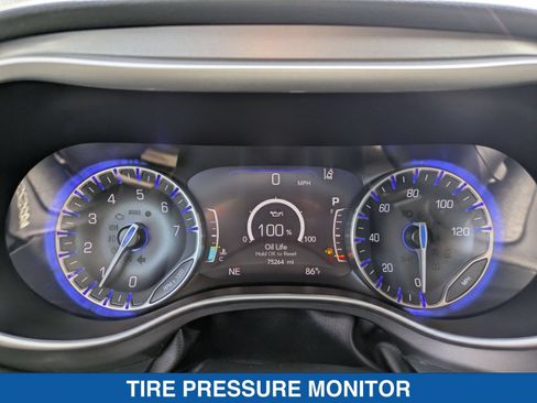 Used 2023 Chrysler Pacifica Touring-L FWD image 19