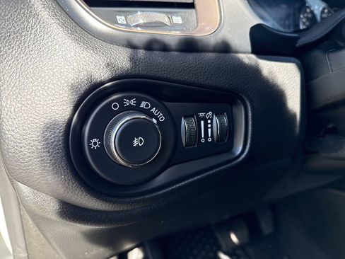 Used 2023 Jeep Renegade Latitude image 26