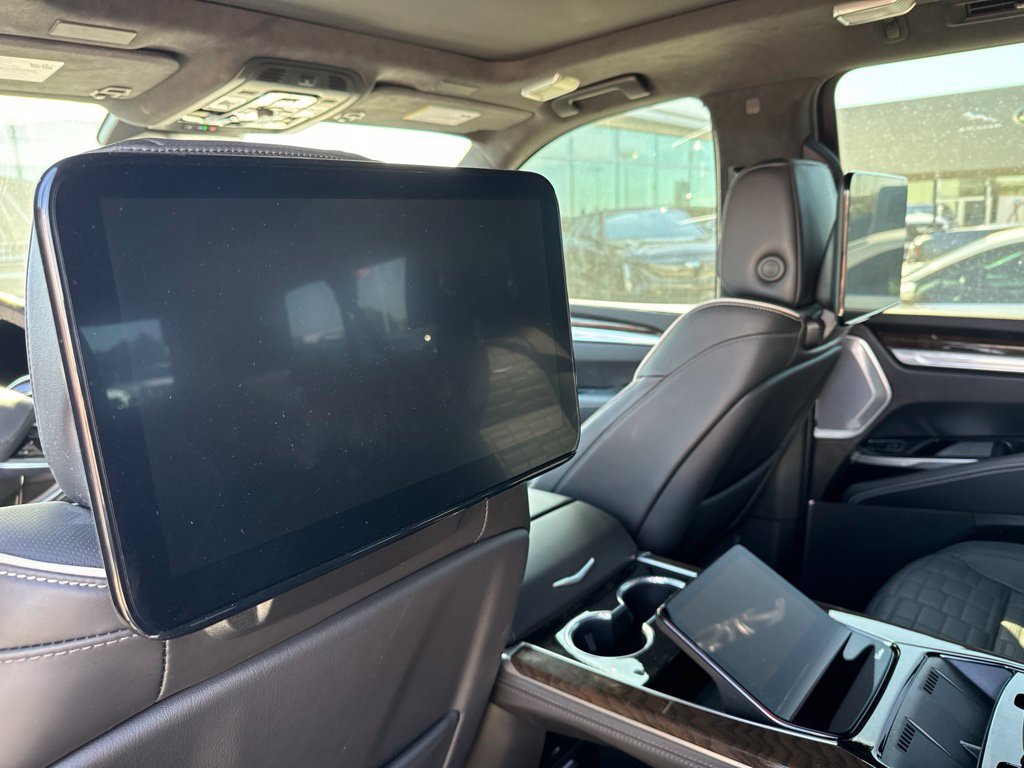 Used 2025 Cadillac Escalade ESV Sport Platinum AWD/4WD image 9