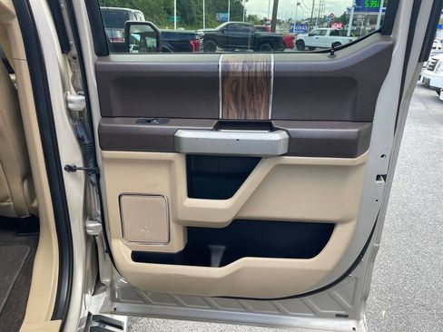 Used 2018 Ford F150 Lariat w/ Equipment Group 502A Luxury AWD/4WD image 31