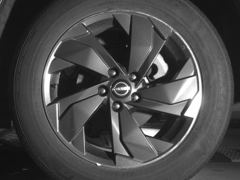 Used 2025 Nissan Rogue SV FWD image 14
