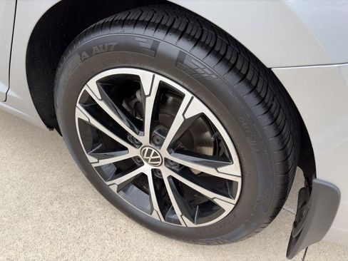 Used 2025 Volkswagen Jetta Sport image 7