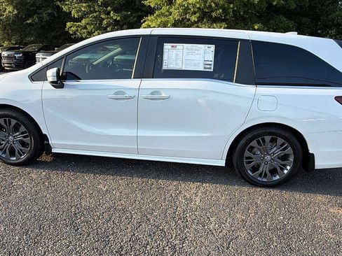 Used 2026 Honda Odyssey Touring image 11