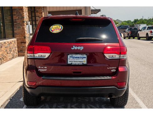Used 2018 Jeep Grand Cherokee Laredo AWD/4WD image 4