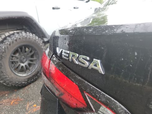 Used 2024 Nissan Versa SV FWD image 7