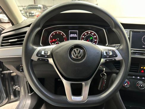 Used 2019 Volkswagen Jetta SE image 17