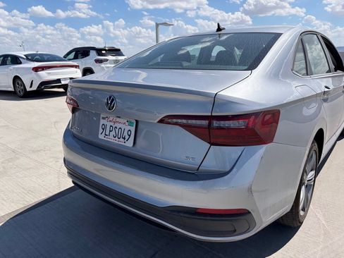 Used 2024 Volkswagen Jetta SE FWD image 4
