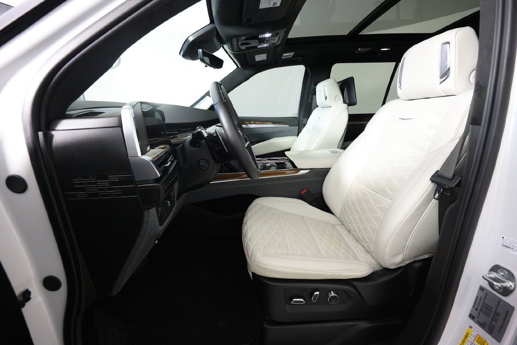 Used 2025 Cadillac Escalade Sport Platinum AWD/4WD image 17