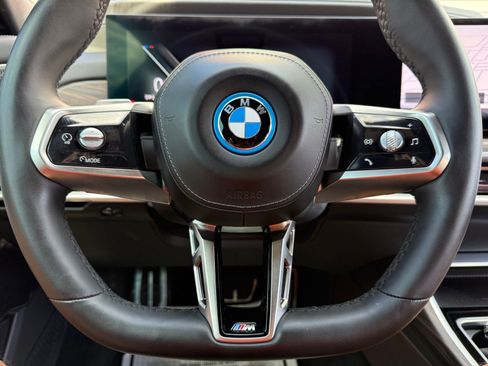 Used 2023 BMW i7 xDrive60 w/ Executive Package 2 AWD/4WD image 32