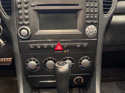 Used 2010 Mercedes-Benz SLK 300 image 24