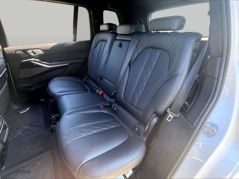 Used 2025 BMW X7 M60i AWD/4WD image 17