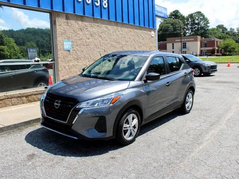 Used 2023 Nissan Kicks S image 3