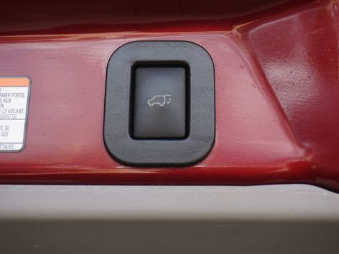 Used 2016 Toyota Sienna SE FWD image 29