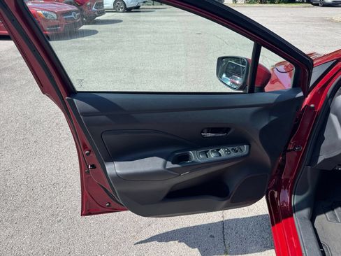 Used 2025 Nissan Versa SV FWD image 18