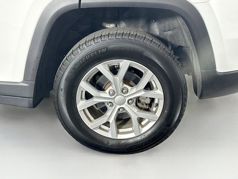 Used 2023 Jeep Grand Cherokee Limited w/ Luxury Tech Group II image 11