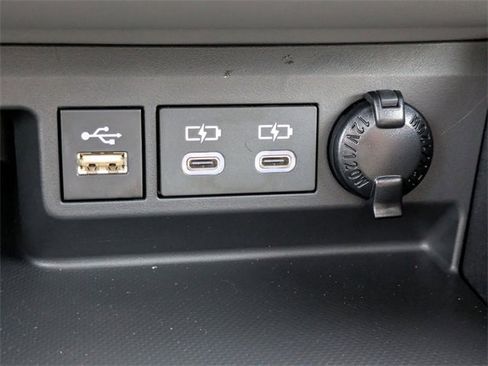 Used 2024 Toyota Highlander Platinum image 26