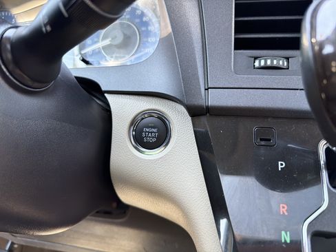 Used 2020 Toyota Sienna XLE w/ XLE Navigation Package AWD/4WD image 19