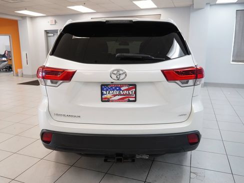 Used 2019 Toyota Highlander LE AWD/4WD image 8
