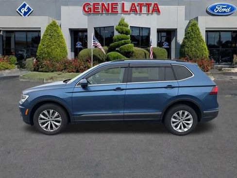 Used 2018 Volkswagen Tiguan SE w/ Panoramic Sunroof Package image 3
