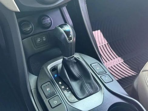 Used 2017 Hyundai Santa Fe Sport w/ 2.4L Tech Package 04 FWD image 9
