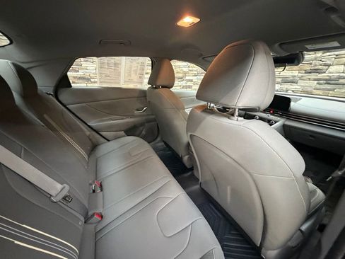 Used 2023 Hyundai Elantra SEL w/ Convenience Package image 29