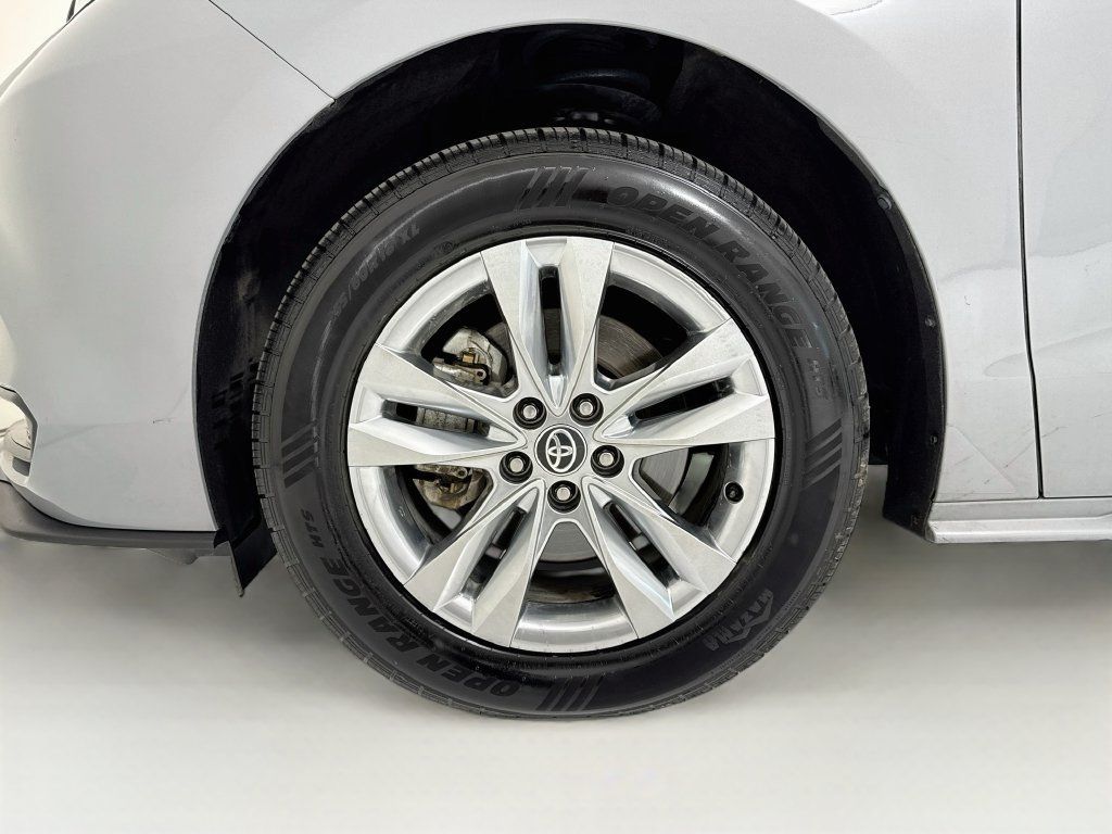 Used 2022 Toyota Sienna XLE Woodland Edition AWD/4WD image 34
