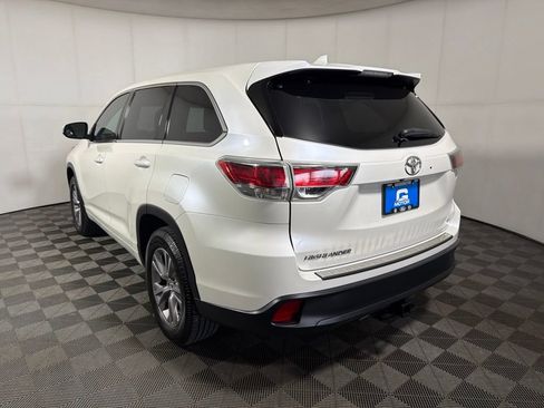 Used 2015 Toyota Highlander Plus FWD image 5