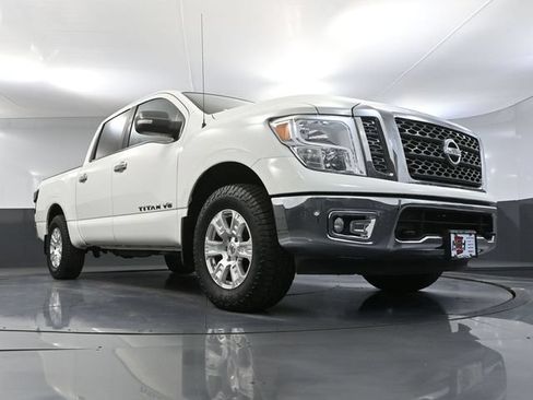 Used 2018 Nissan Titan SV AWD/4WD image 47