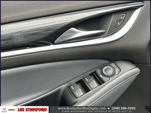 Used 2024 Buick Enclave Essence AWD/4WD image 18