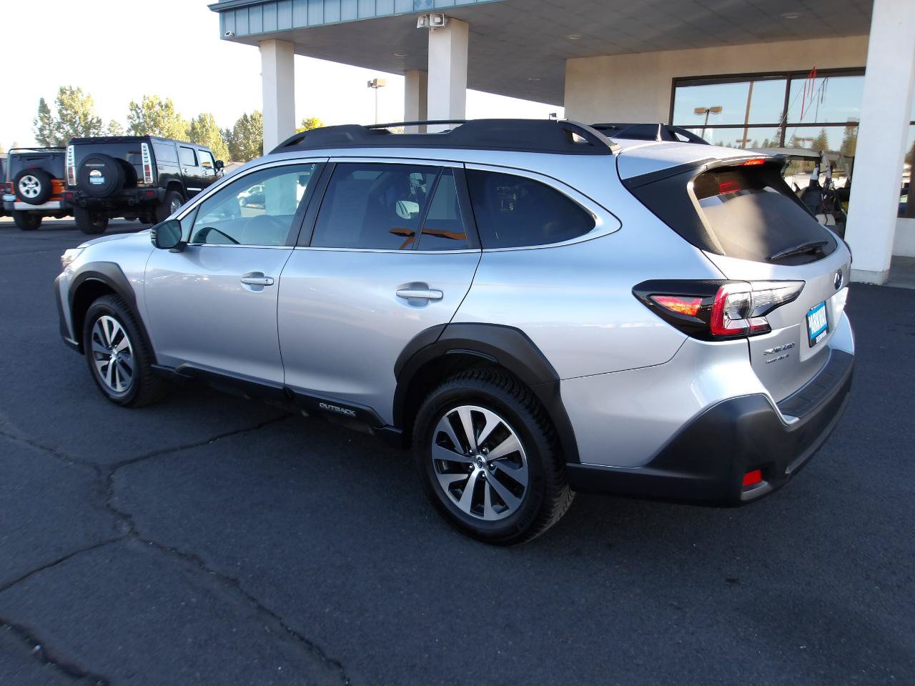 Used 2023 Subaru Outback Premium w/ Popular Package #1 AWD/4WD image 3