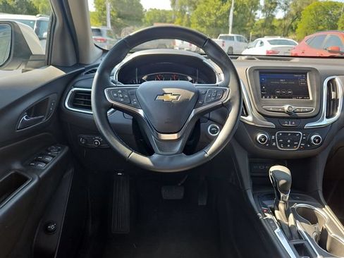 Used 2024 Chevrolet Equinox LT FWD image 13
