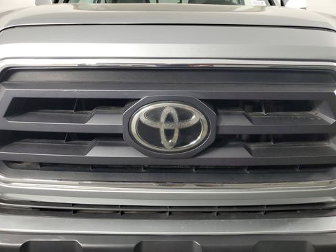 Used 2020 Toyota Tacoma SR5 RWD image 10
