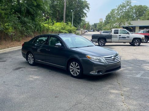 Used 2011 Toyota Avalon Limited FWD image 3